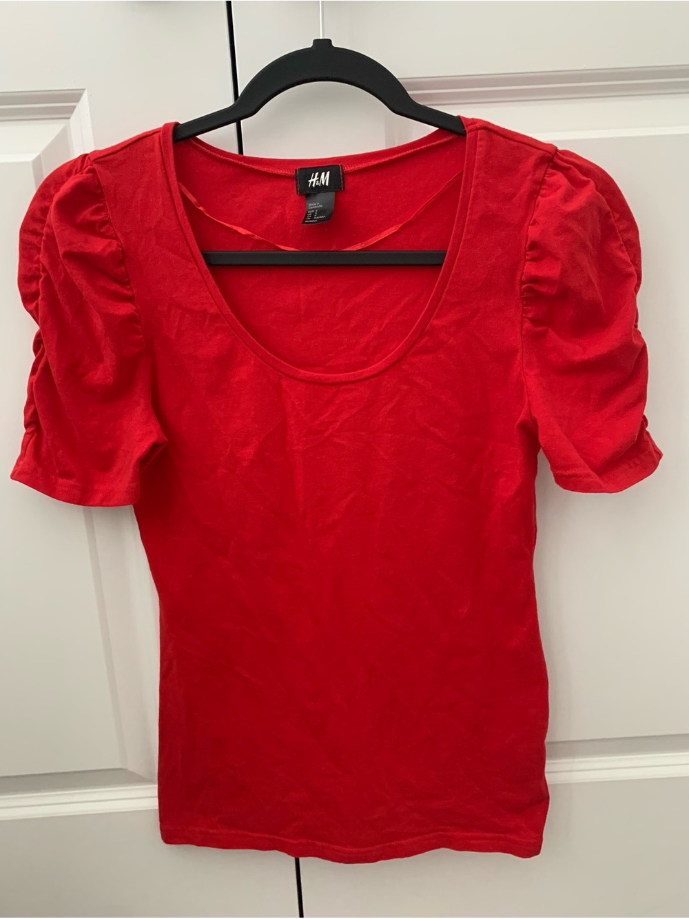 NWOT H&M Red Scoop Neck Puff Sleeve Tee